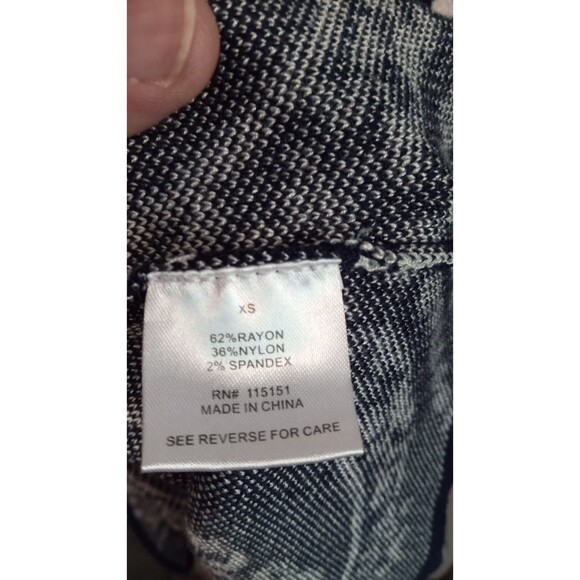 Romeo + Juliet blue and white‎ abstract print knit midi sweater dress - Picture 5 of 7